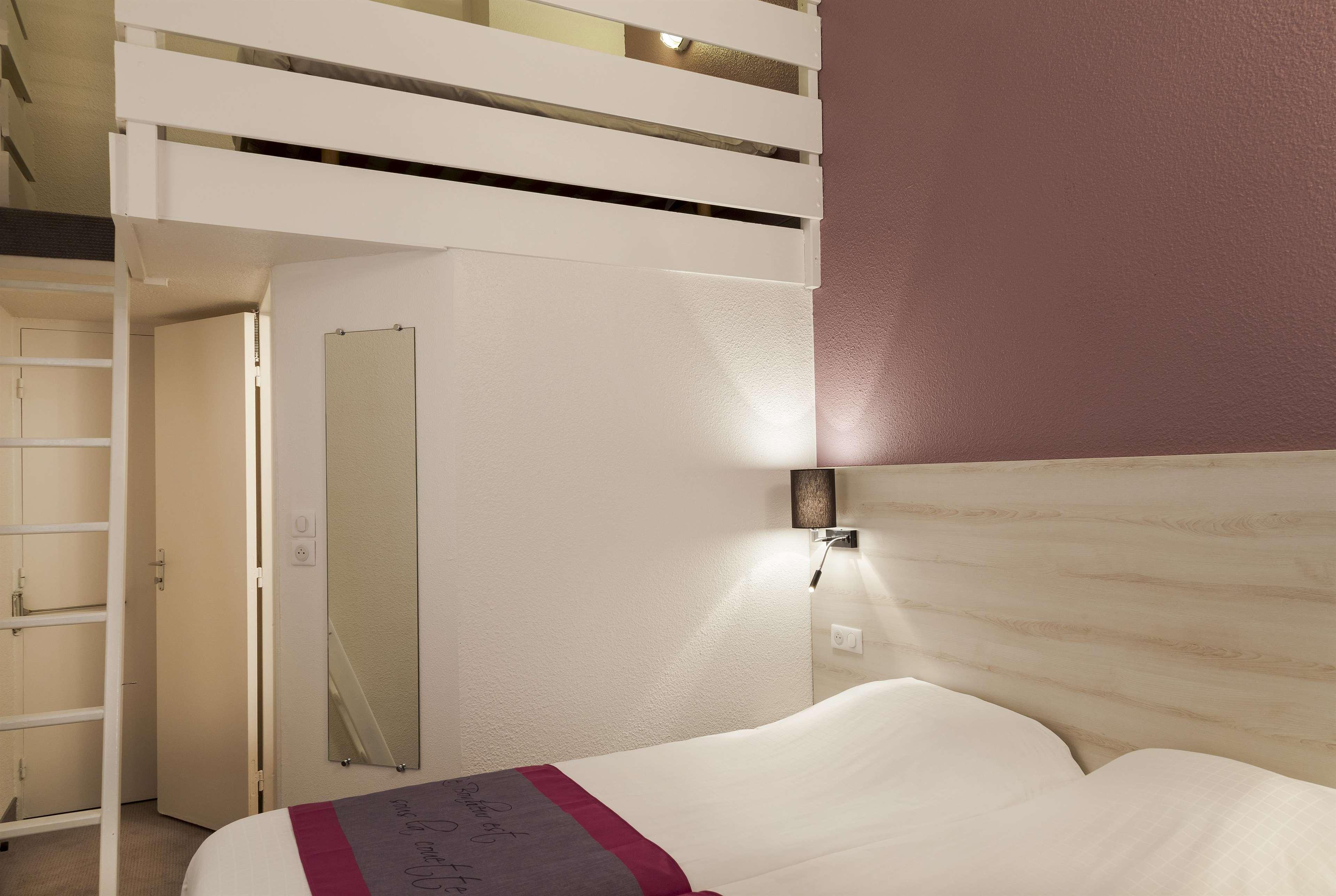 Kyriad Lille Est - Villeneuve D'Ascq Villeneuve-d'Ascq Exterior foto