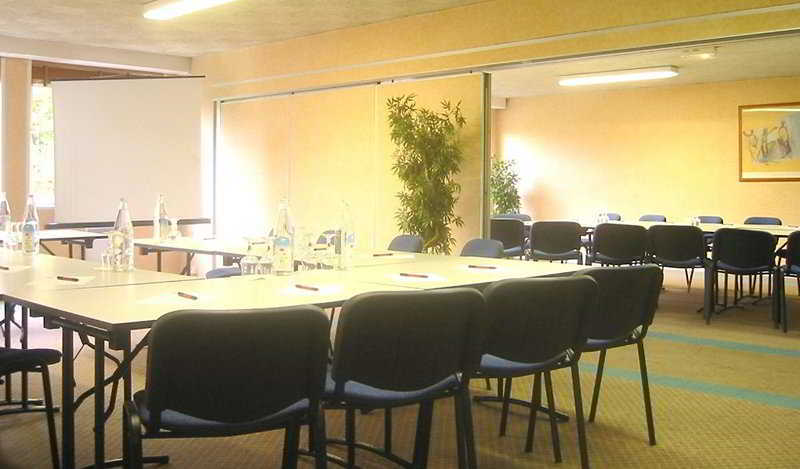 Kyriad Lille Est - Villeneuve D'Ascq Villeneuve-d'Ascq Exterior foto